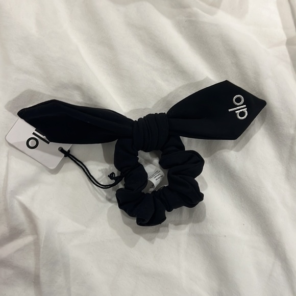 COPY - Alo yoga hair tie scrunchie NEW WITH TAGS - Picture 3 of 4
